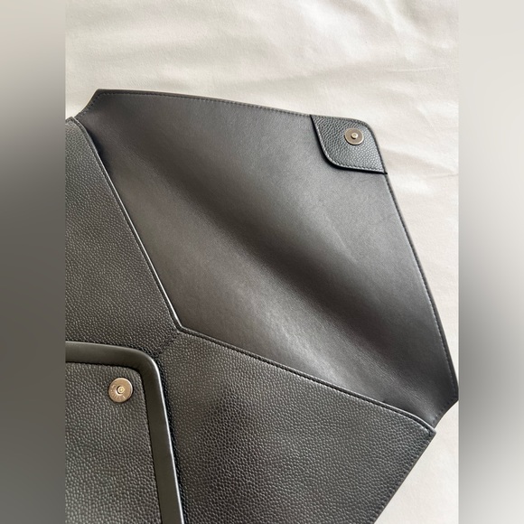 CHANEL Envelope Clutch O Case Black Limited Edition - Picture 7 of 15